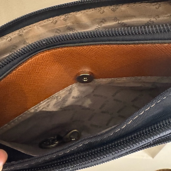 Small navy Roots purse - Picture 5 of 8